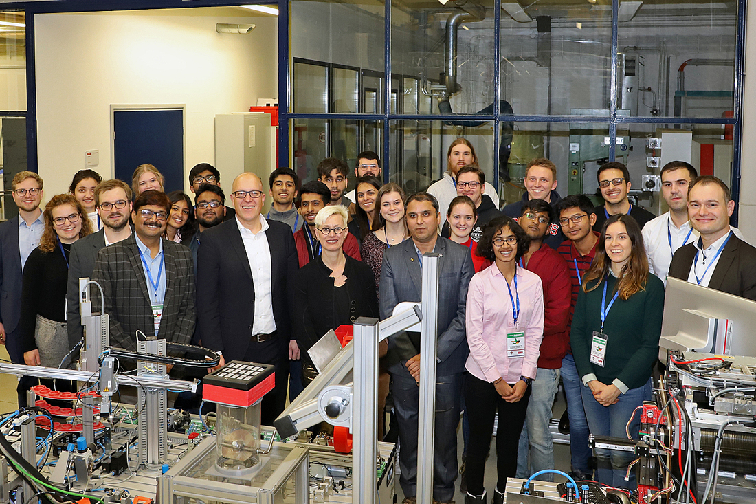 Group picture with the president (credits: Kristina Rottig/TU Braunschweig)